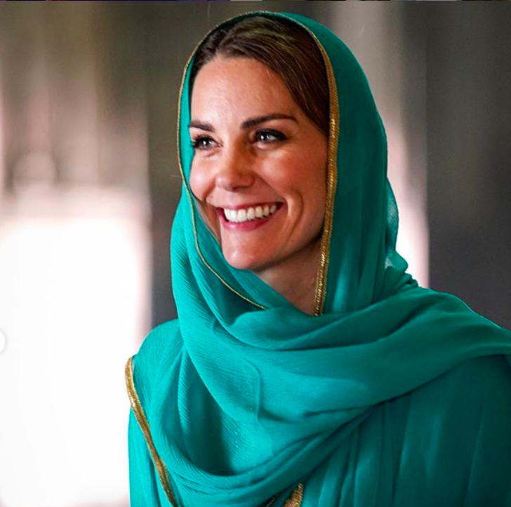 Kate Middleton, duchess of cambridge, wearing a green hijad in her royal tour in Pakistan