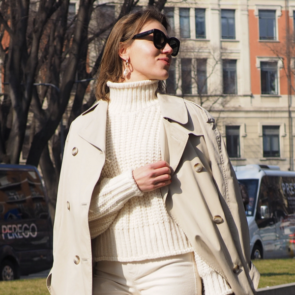 fashionista in the streets of milan fashion week wearing a all-beige basic pieces for fall