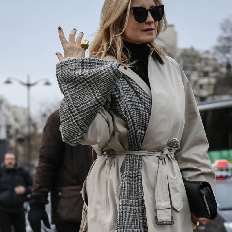 Woman wearing a trench coat, one of the best second-hand items on sales in our Vestiaire Collective 2021 selection.