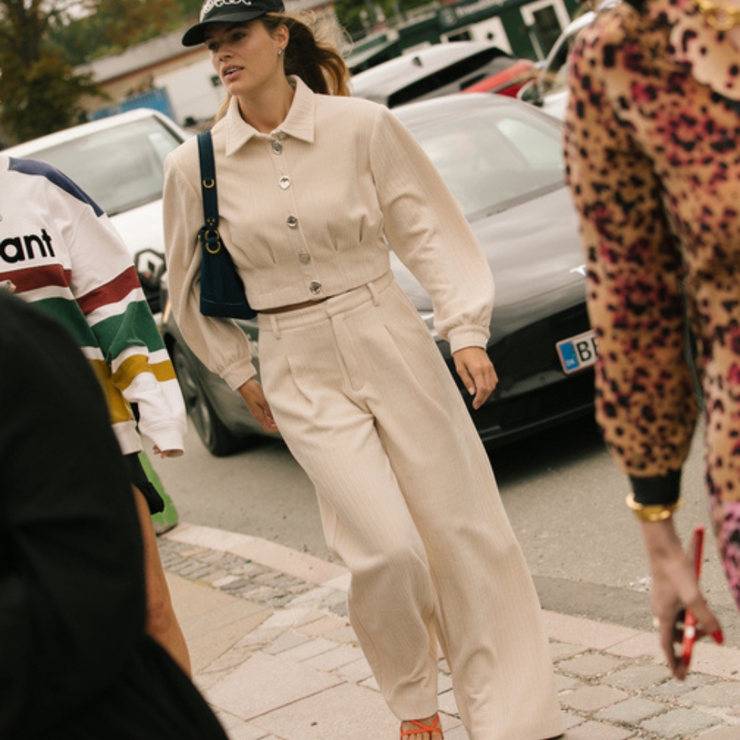 street style Copenhagen Fashion Week - fashionista wearing a cropped bomber jacket in off-white paired with a tailored high waist pants