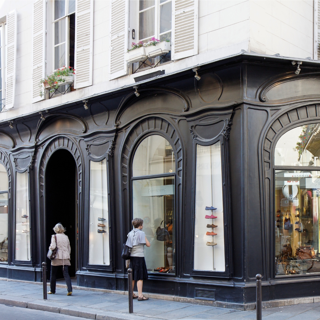 window shop in the rue de bac in Paris
