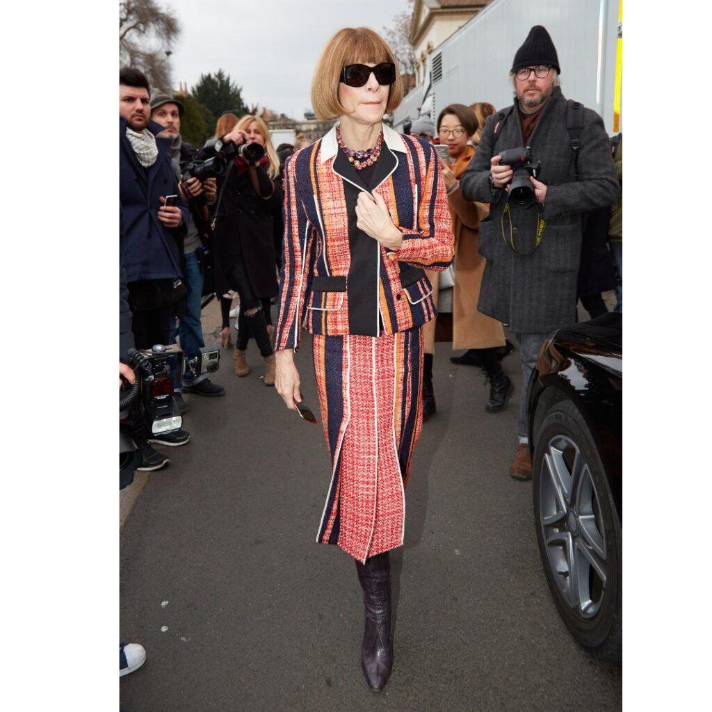 street style-Anna Wintour at NYFW wearing a skirt suit and knee long black boots