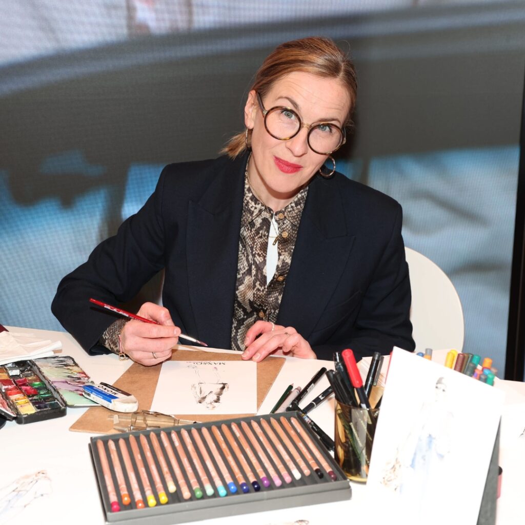 illustrator Nadja Koenig creating personalized artworks of the cocktail guests at the opening of Max&Co in Munich