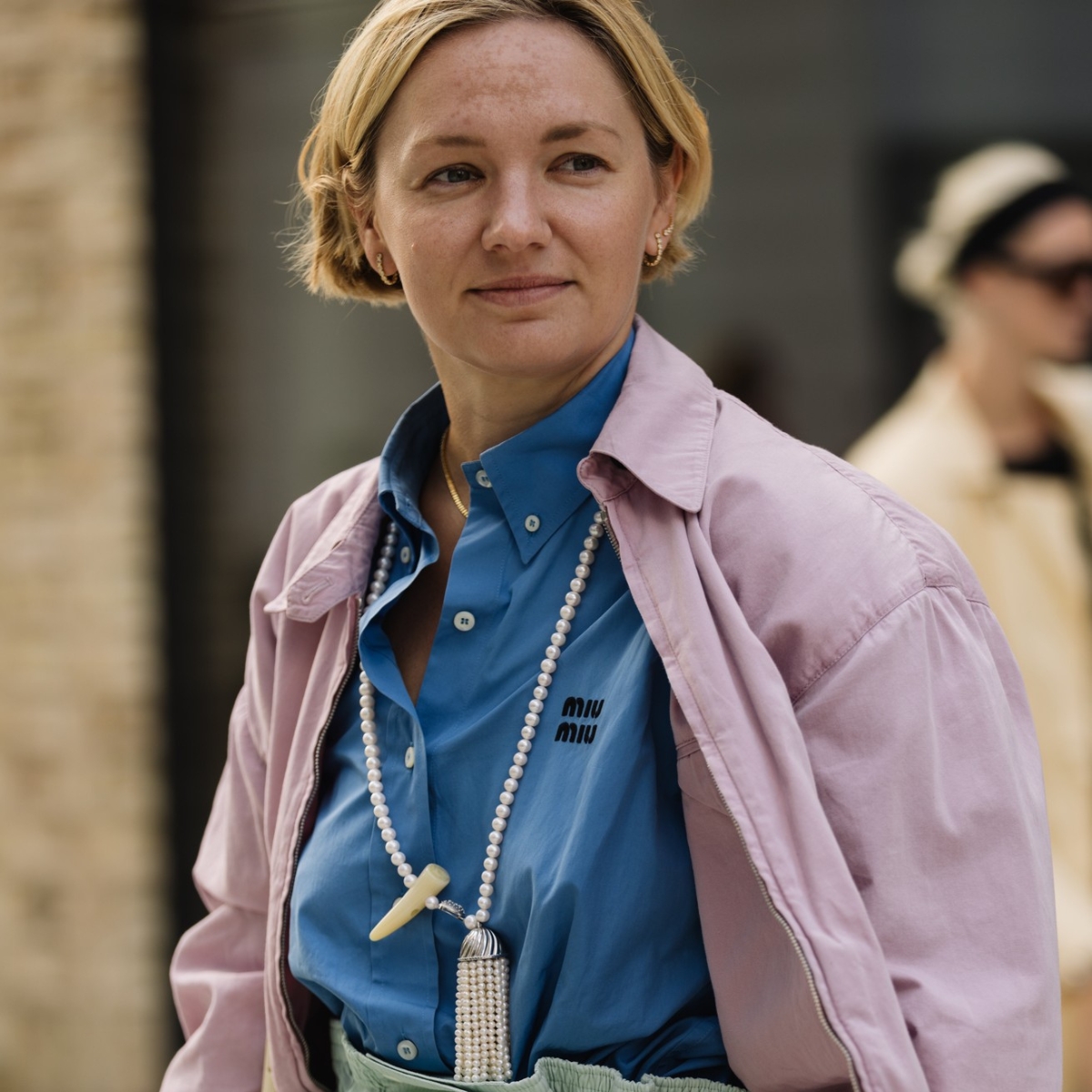 fashionista at Copenhagen Fashion Week wearing a modern long pearl necklace