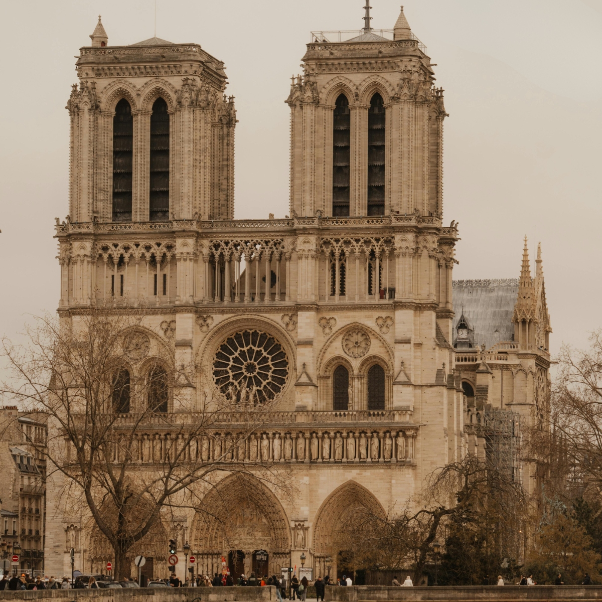 Notre Dame of Paris, where to see the crown of thorns during holy week