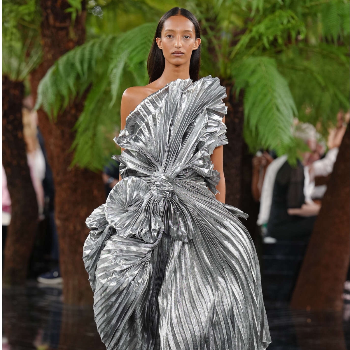 dior couture F/W26-pleated silver dress