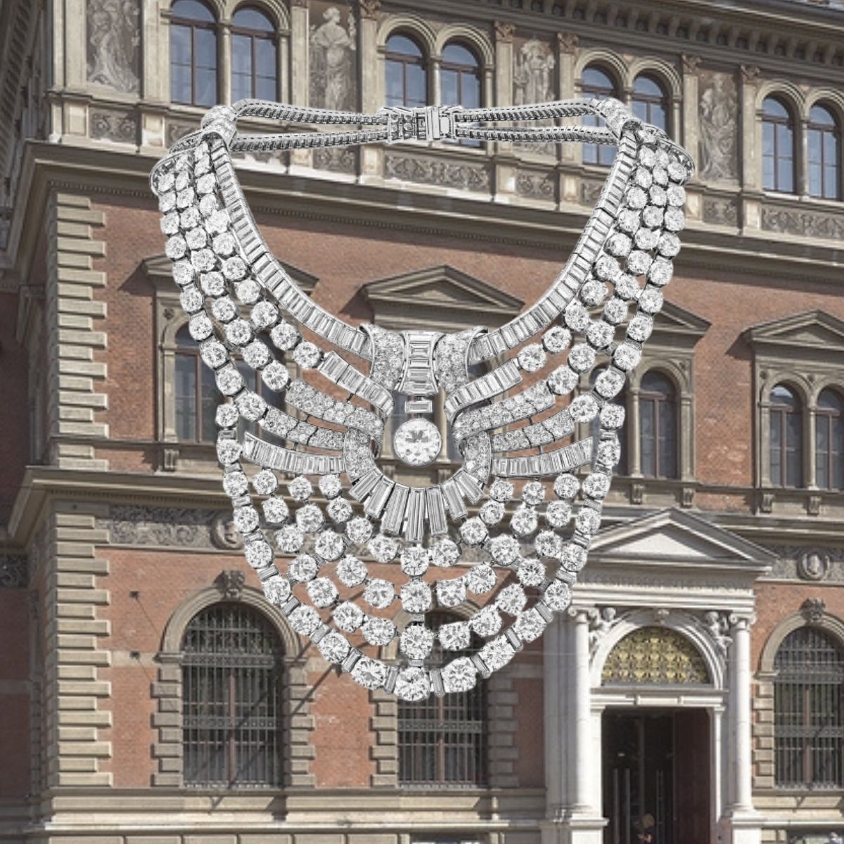 collage with the Van Cleef Arpels necklace stolen from the Museum Mak in Vienna